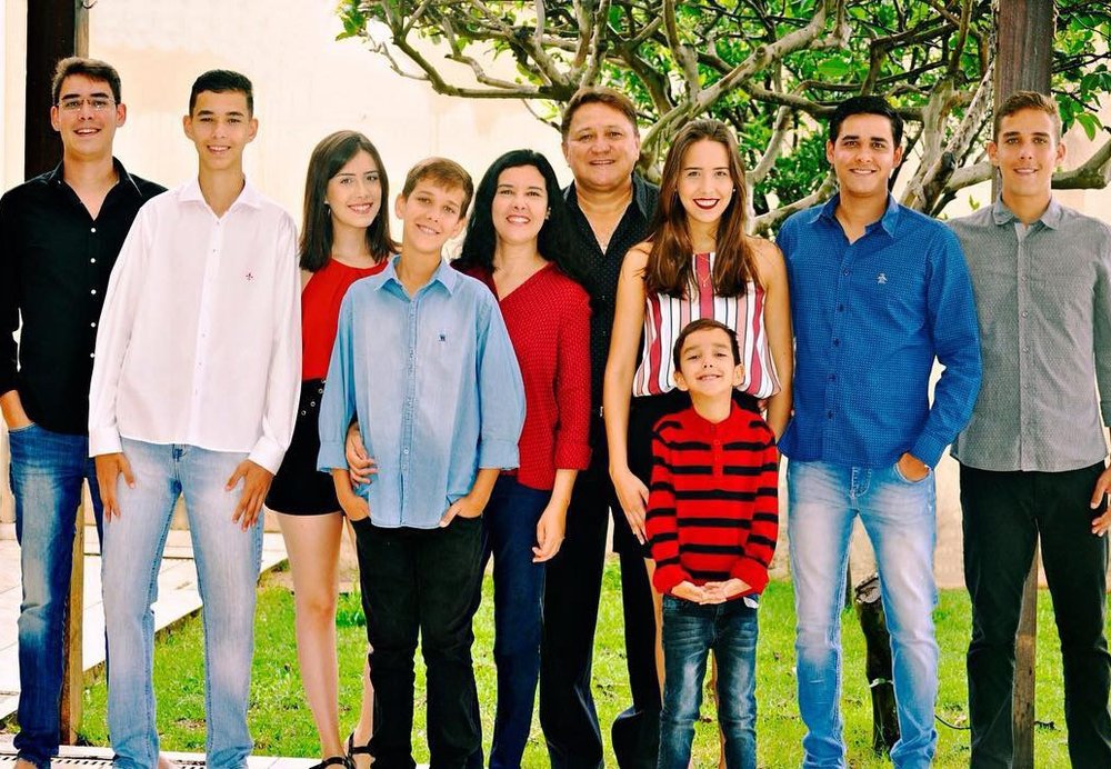 João Cardoso com a esposa Regina Célia e os oito filhos