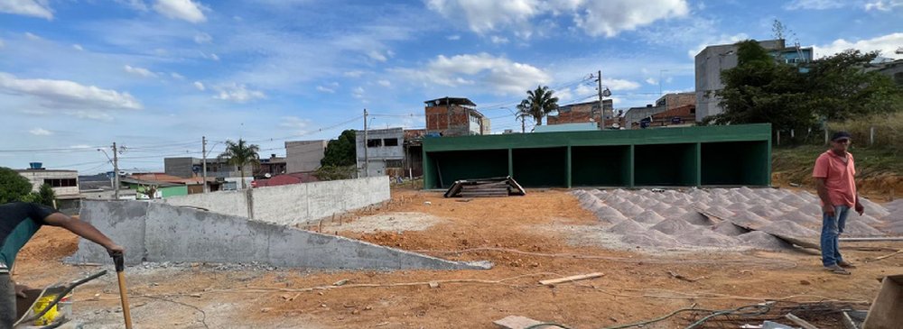 Obra de construção do papa-entulho na entrada de São Sebastião